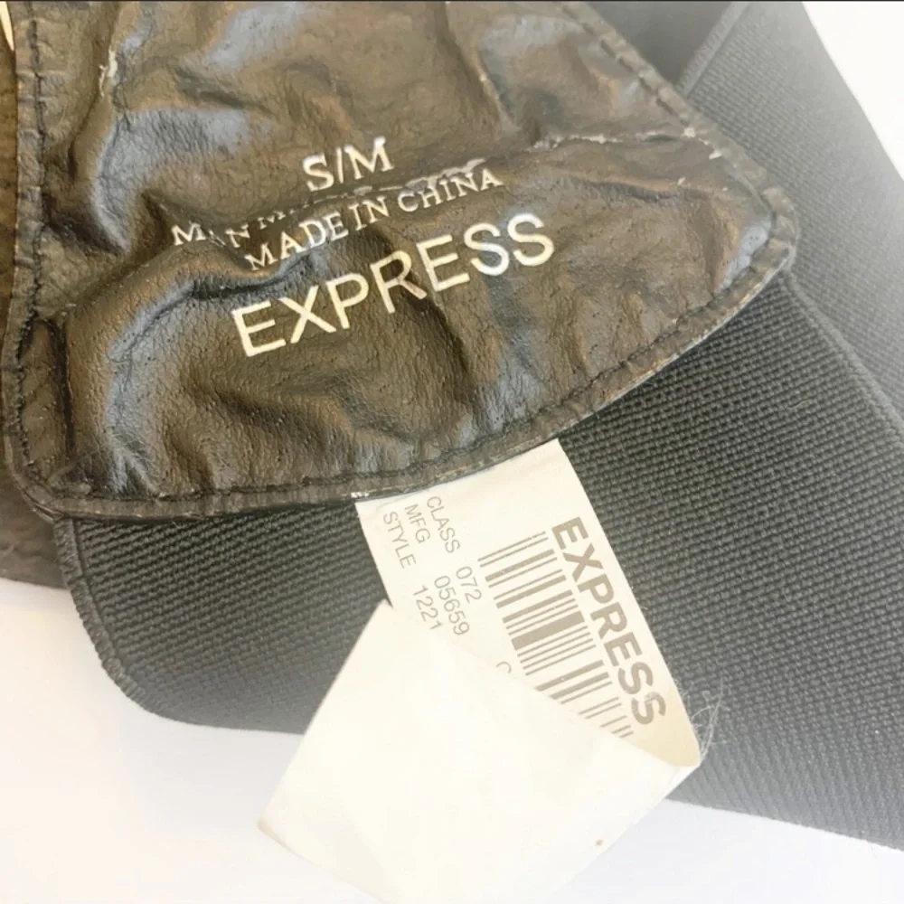 Express Womens Small/Medium Black Silver Hardware Stretchy Big‎ Buckle Belt